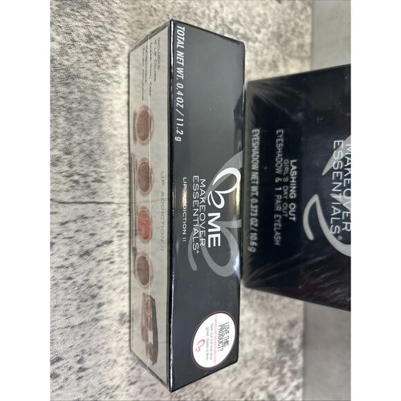 ME Makeover Essentials Lashing Out Eyeshadow & Lip Addiction II New Sealed - Picture 2 of 5